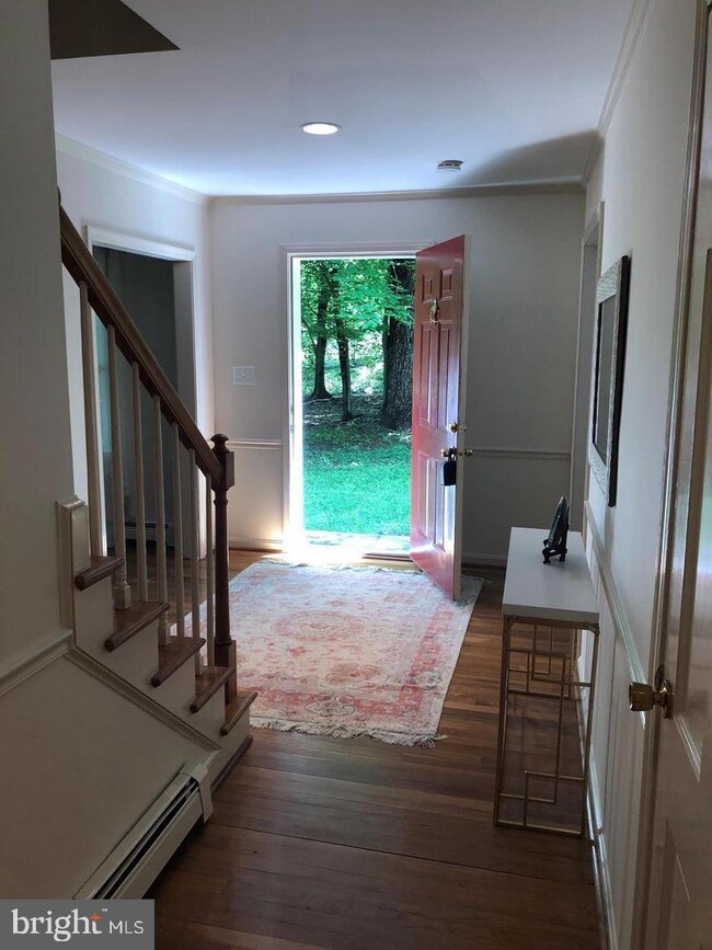8512 Horseshoe Ln, Potomac, MD 20854 - photo 2