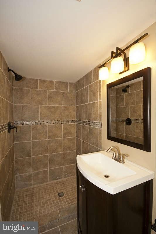 3707 Woodridge Rd, Baltimore, MD 21229 - photo 4