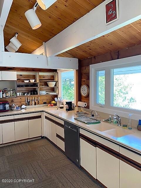 3922 Cliffside Rd - Kitchen