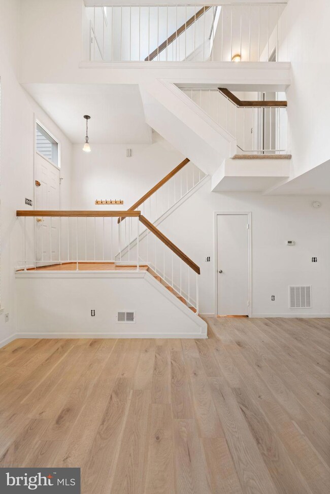 3308 Buckeye Ln, Fairfax, VA 22033 - photo 6