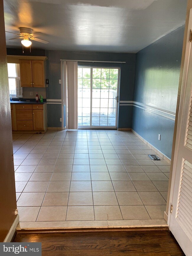 2815 Maxwell St, Philadelphia, PA 19136 - photo 3