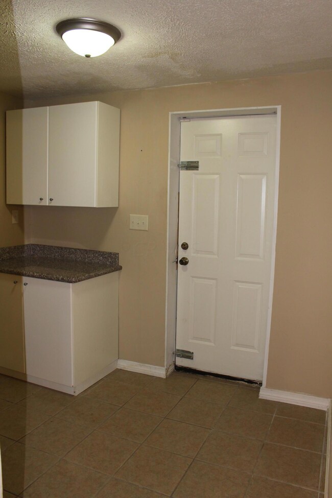 385 E Welch Ave 027