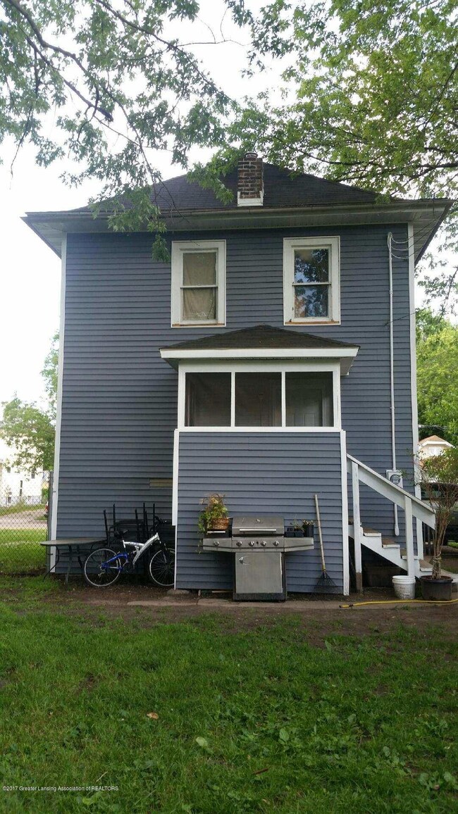 622 Cooper Ave, Lansing, MI 48910 - photo 2