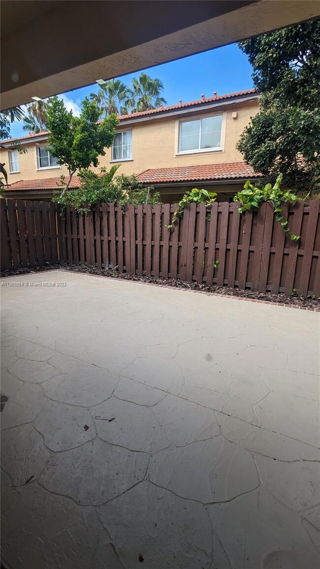 213 E Forest Oak Cir, Davie, FL 33325 - photo 6