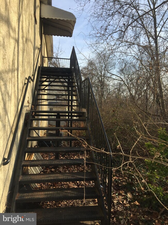 63 S Morton Ave, Folsom, PA 19033 - photo 4