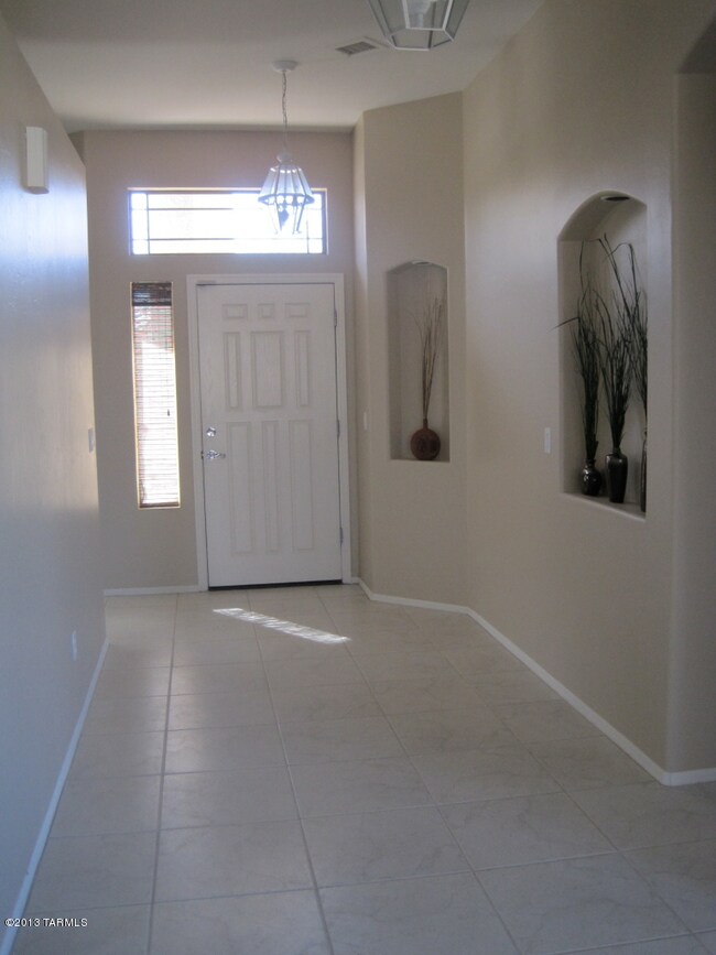 2547 E Big View Dr, Oro Valley, AZ 85755 - photo 4