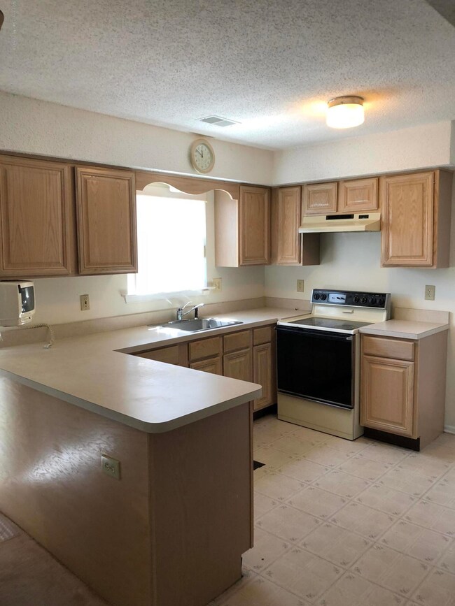 608 Loxley Dr, Toms River, NJ 08753 - photo 6