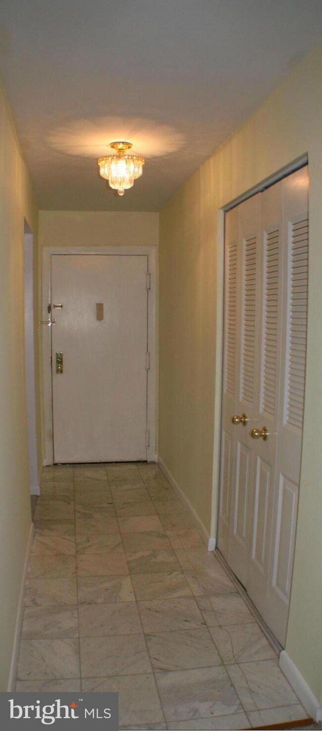 5817 Edson Ln unit 202, Rockville, MD 20852 - photo 2