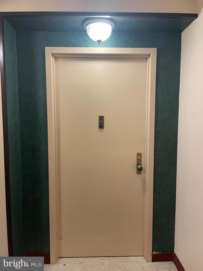 Skyline House unit 1506, Baileys Crossroads, VA 22041 - photo 2