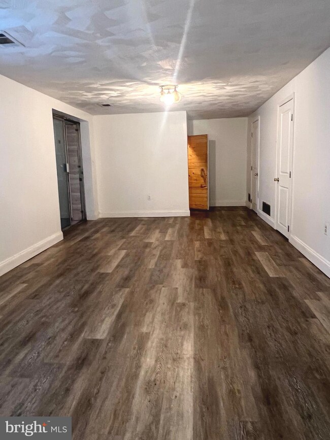 805 Suburbian Rd, Reisterstown, MD 21136 - photo 4