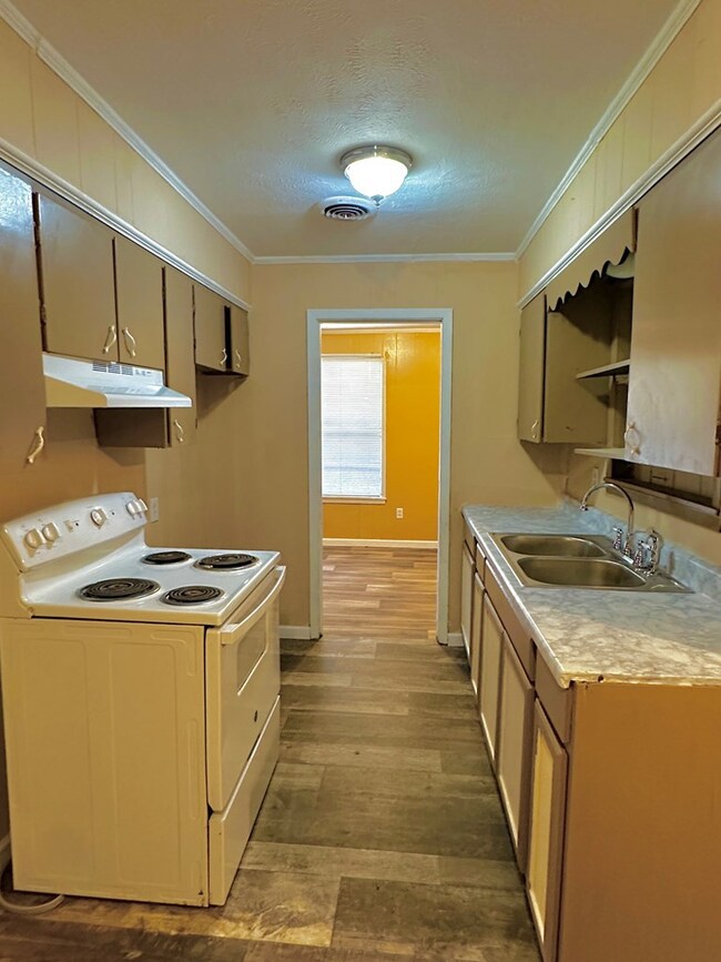 612 25th St, McComb, MS 39648 - photo 7