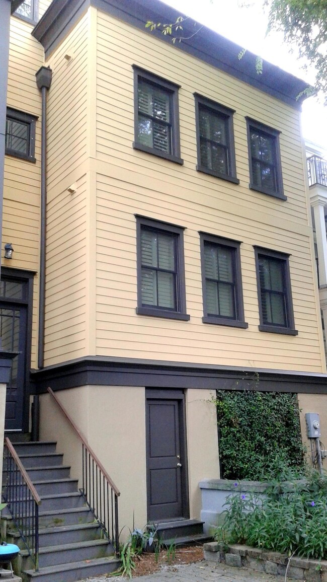 3 A Corinne Street - Back Entrance