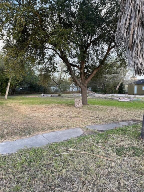 614 S Missouri Ave, Weslaco, TX 78596 - photo 3