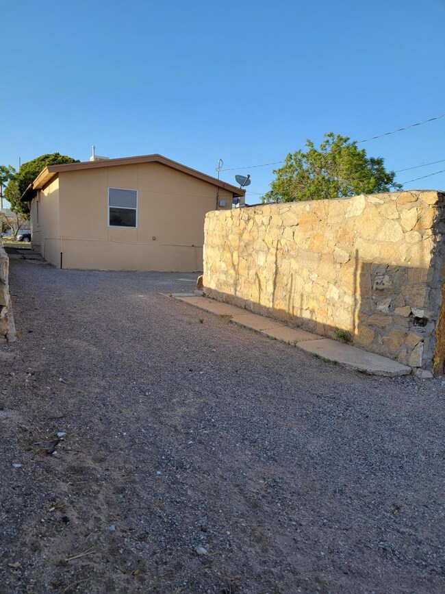 3804 Memphis Ave, El Paso, TX 79930 - photo 2