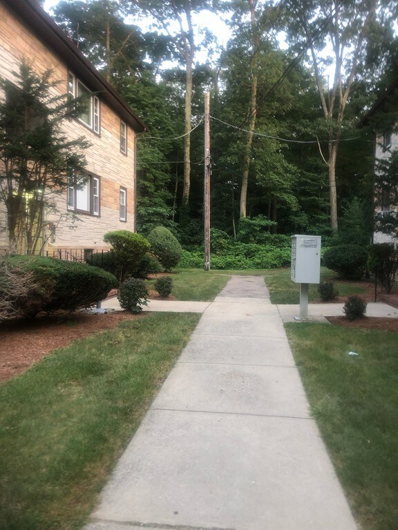 46 Nelson Dr unit 4, Randolph, MA 02368 - photo 2