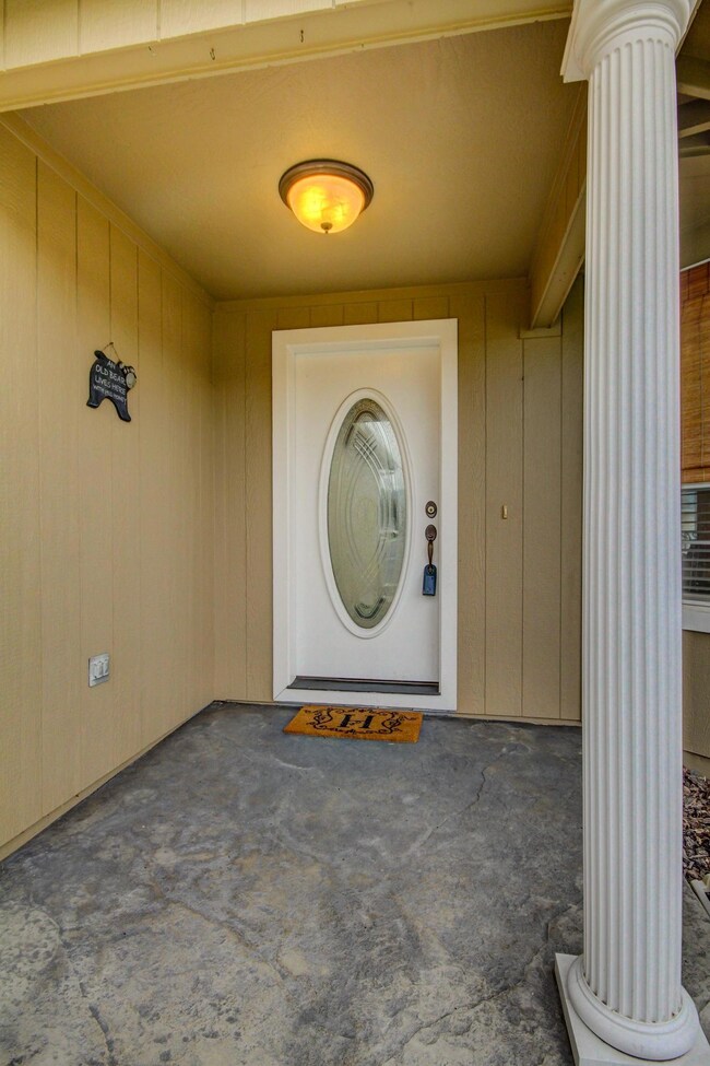 1250 Rochelle Ct, Central Point, OR 97502 - photo 4