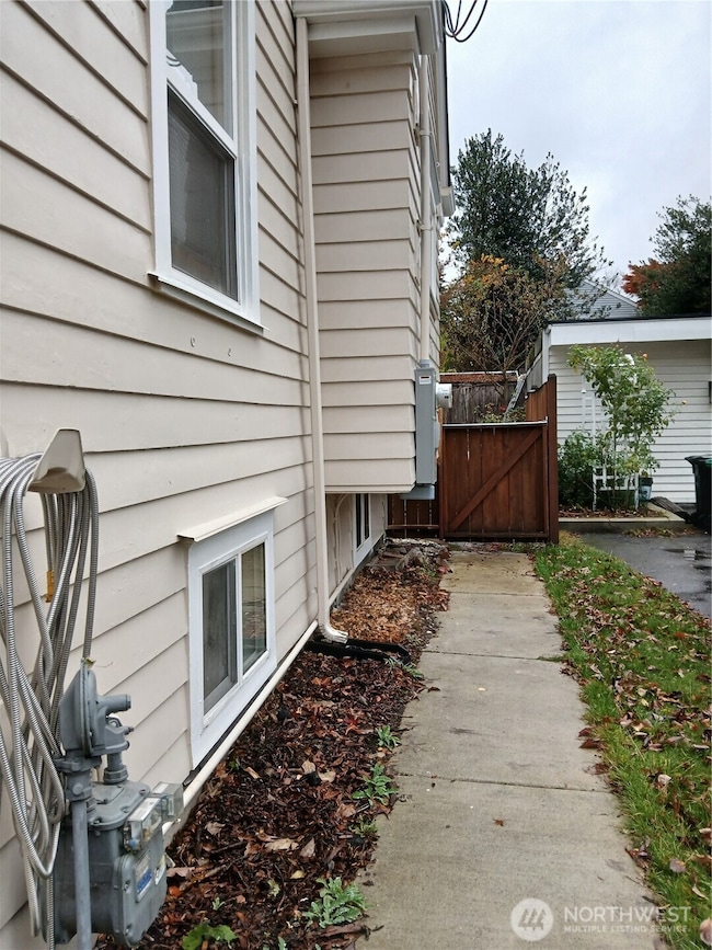 6007 25th Ave NE unit A, Seattle, WA 98115 - photo 2