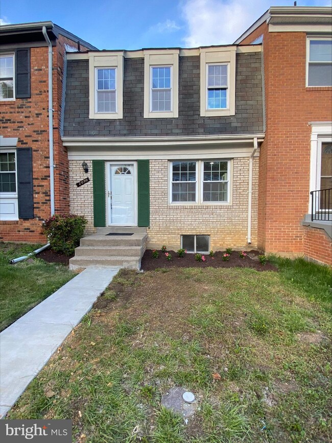 2090 Pilgrim Dr, Woodbridge, VA 22192 - photo 2