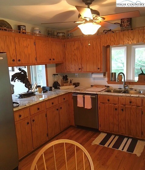 290 Fais DoeDoe kitchen.
