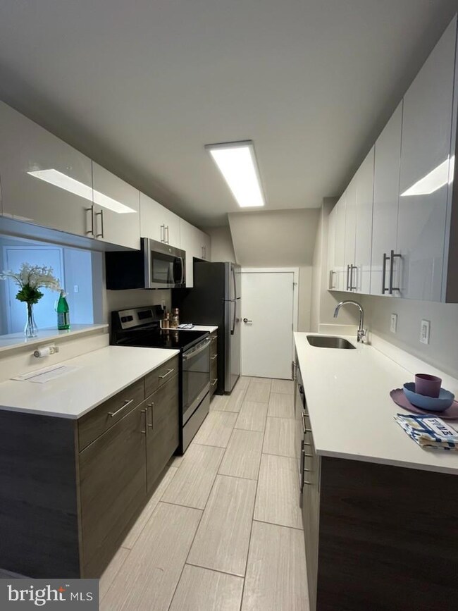 104 W North Ln unit .B5, Conshohocken, PA 19428 - photo 4