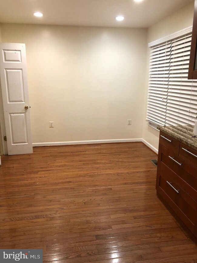 13922 Ludington Place, Centreville, VA 20121 - photo 7