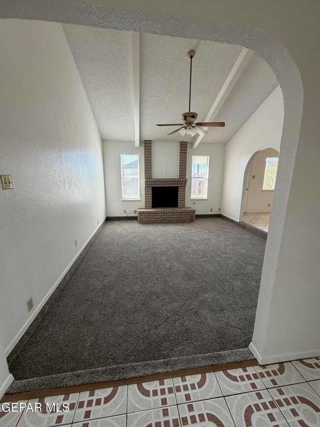 905 Mark Wallace Ln, El Paso, TX 79912 - photo 4