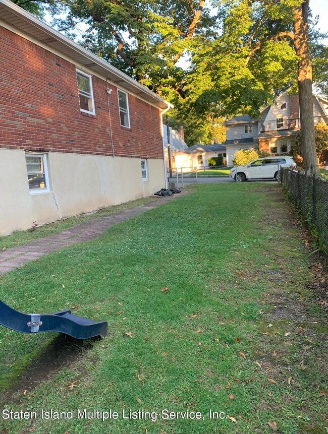 39 Glenwood Place, Staten Island, NY 10310 - photo 4