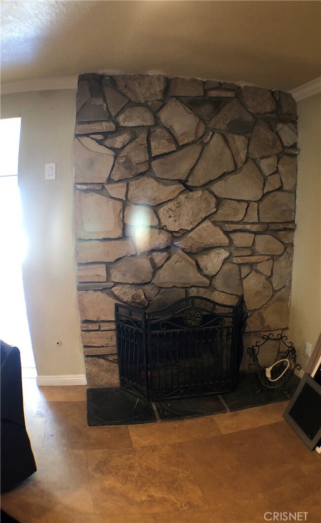 14738 Tyler St, Sylmar, CA 91342 - photo 4