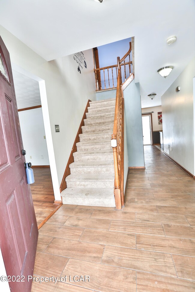 127 Ash Ln, Mountain Top, PA 18707 - photo 2