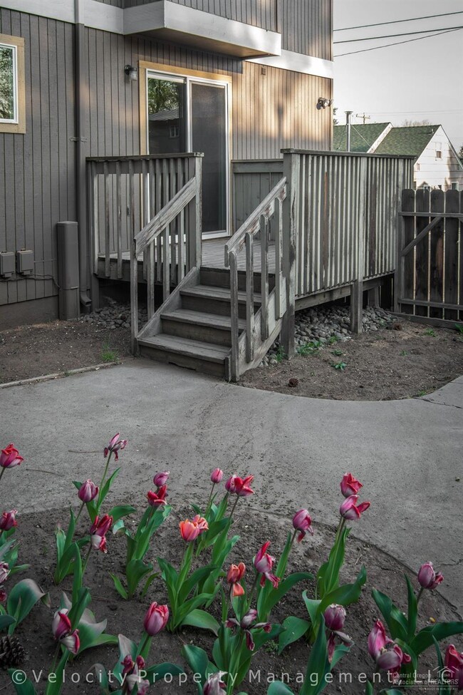 1021 NW Portland Ave, Bend, OR 97701 - photo 3
