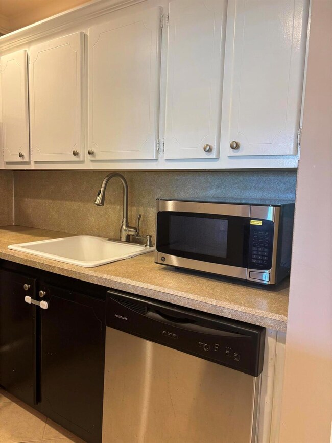 87 Windsor D, West Palm Beach, FL 33417 - photo 7