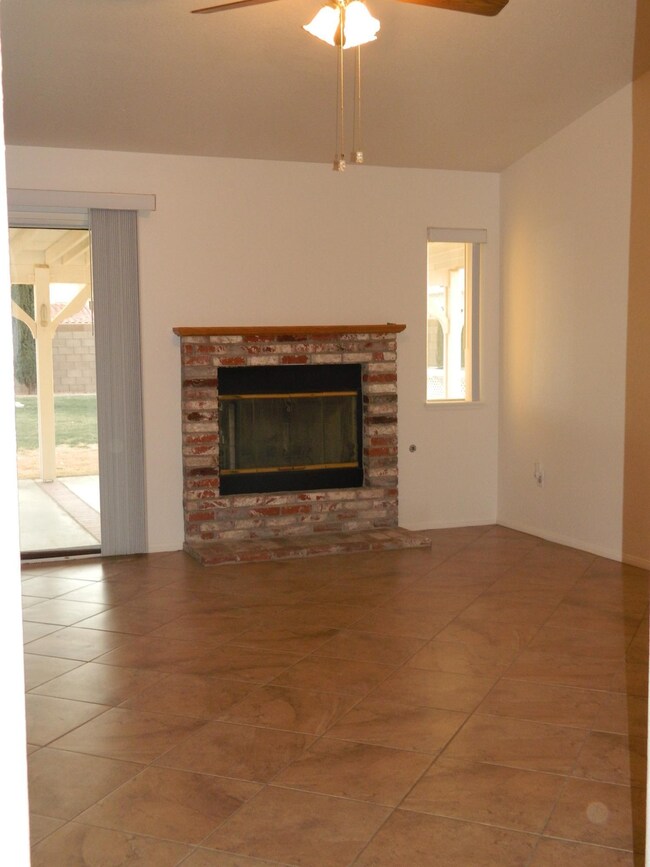 4064 Aero Way, Rosamond, CA 93560 - photo 7