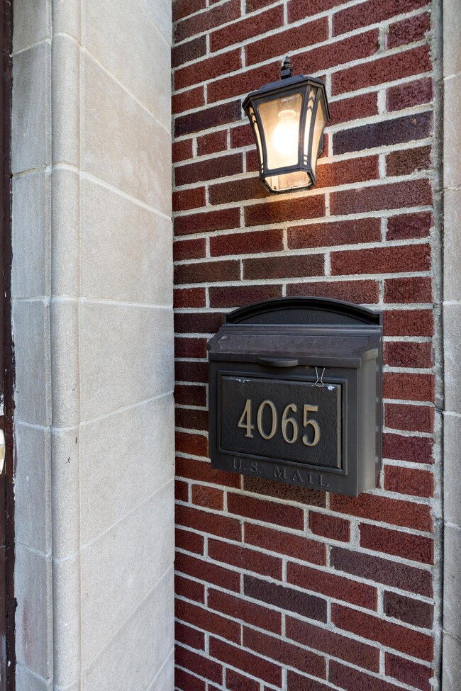 4065 Indianola-38