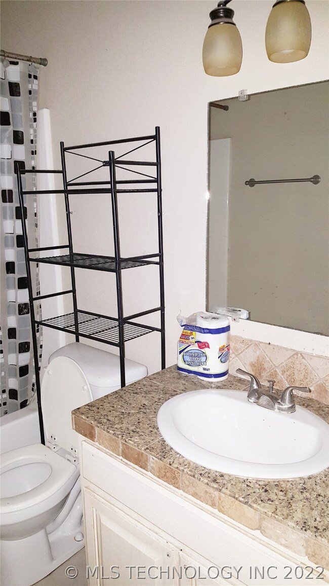 807 E Creek Ave, McAlester, OK 74501 - photo 7