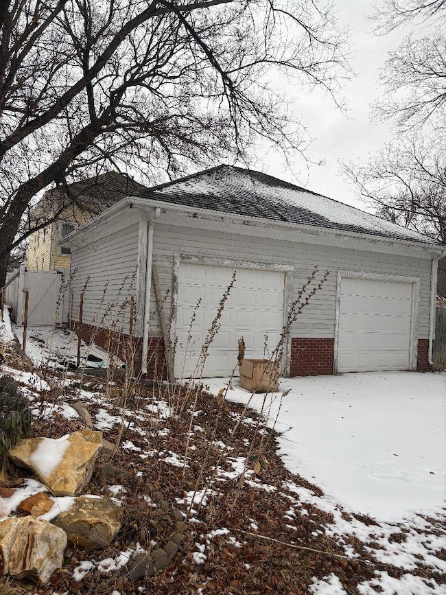 detacjed garage with alley access