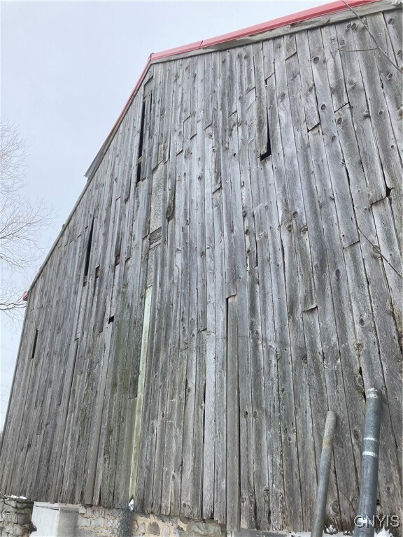 BARN EXTERIOR
