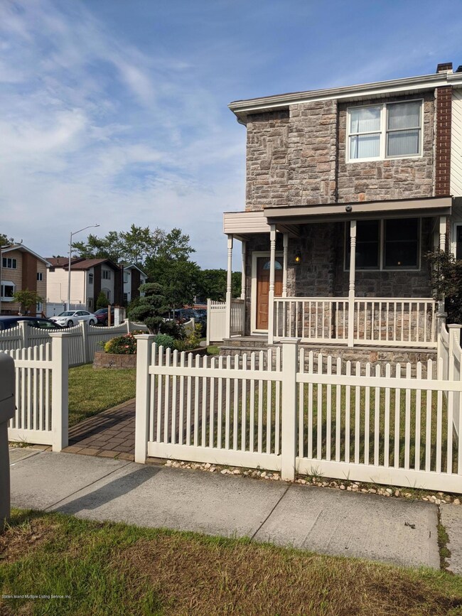 281 Doane Ave, Staten Island, NY 10308 - photo 3