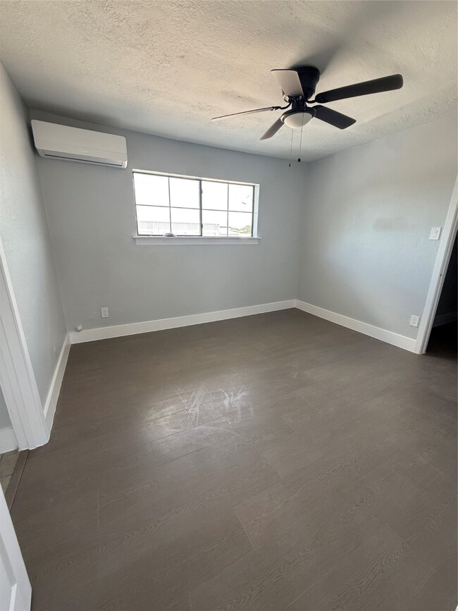 1125 Ann St unit 7, Pasadena, TX 77506 - photo 3