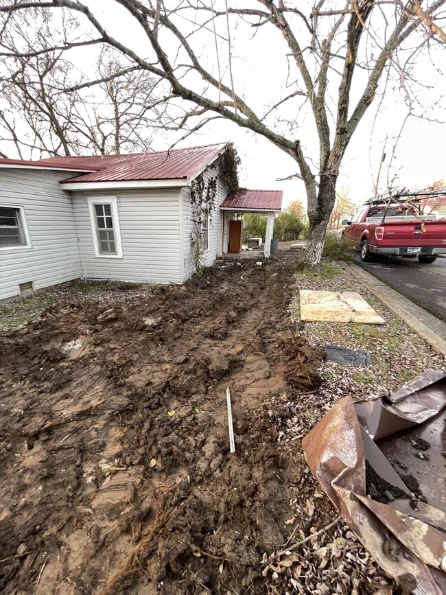 805 Woodbury St, Shelbyville, TN 37160 - photo 3