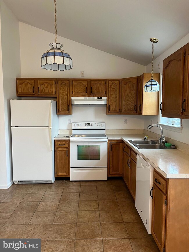 250 S Lime St, Quarryville, PA 17566 - photo 2