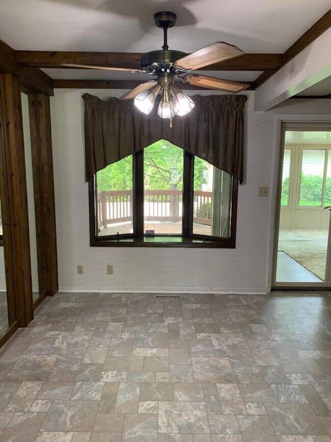 351 Deerfield Eating Space