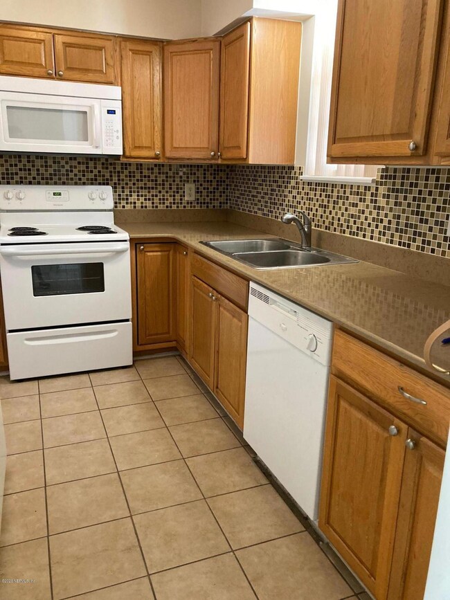 7346 El Barco Rd unit 4, Jacksonville, FL 32216 - photo 5