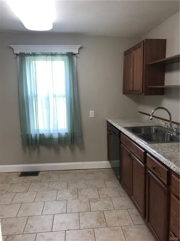 GORGEOUS TILE WORK AND COUNTERS