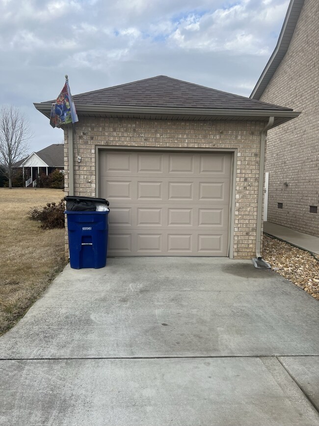 305 Honeysuckle Ln, Shelbyville, TN 37160 - photo 3