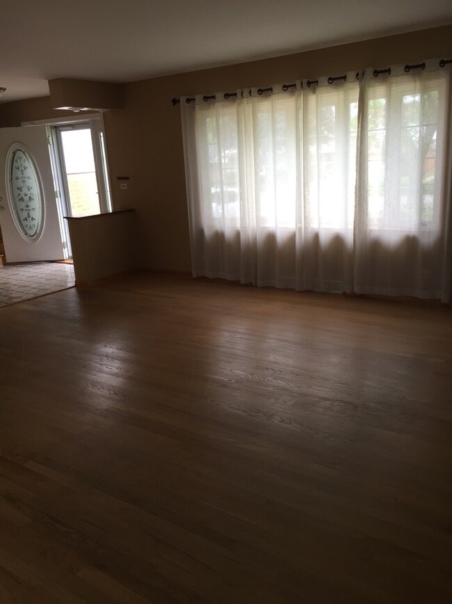 868 S Stratford Ave, Elmhurst, IL 60126 - photo 4