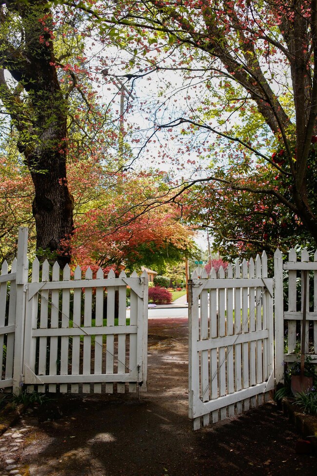 Gate