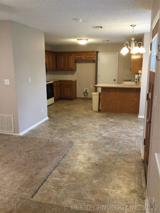 114 S Gray St, Chouteau, OK 74337 - photo 3