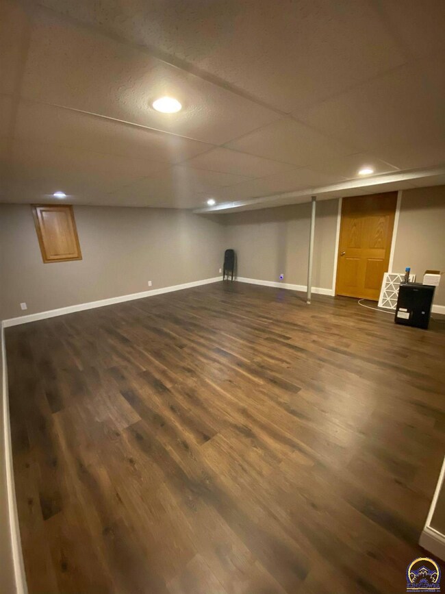 9320 SW Jordan Rd, Wakarusa, KS 66546 - photo 4