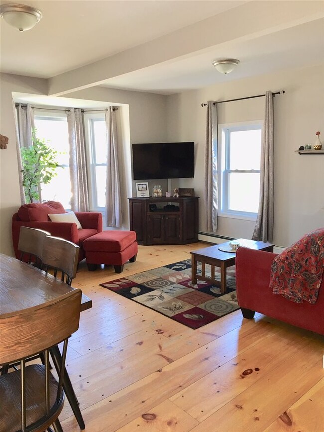 9 May St, Rochester, NH 03867 - photo 4