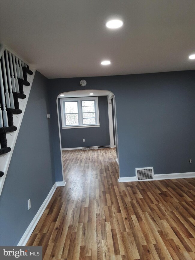 72 Mermont Cir, Darby, PA 19023 - photo 4